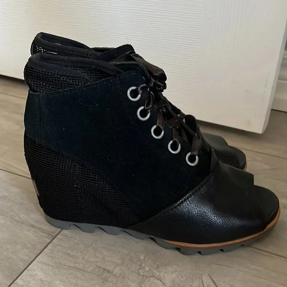 NWOT SOREL Leather Joanie Mesh Wedge Booties, Size 9 - Picture 6 of 11